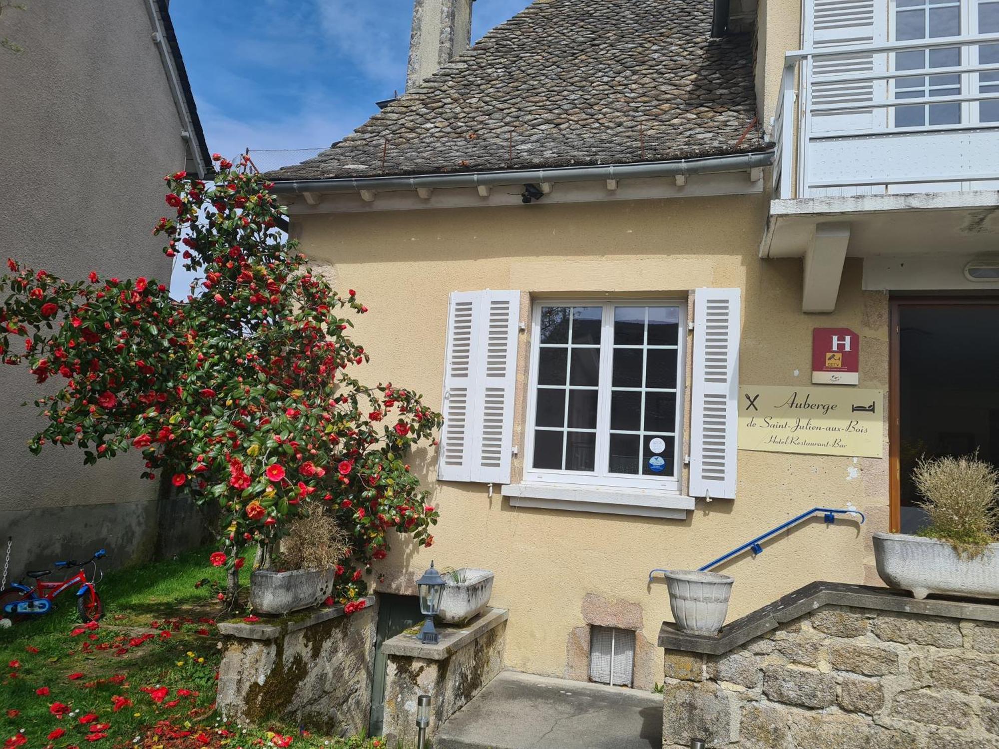 Hotel Saint Julien Aux Bois 外观 照片