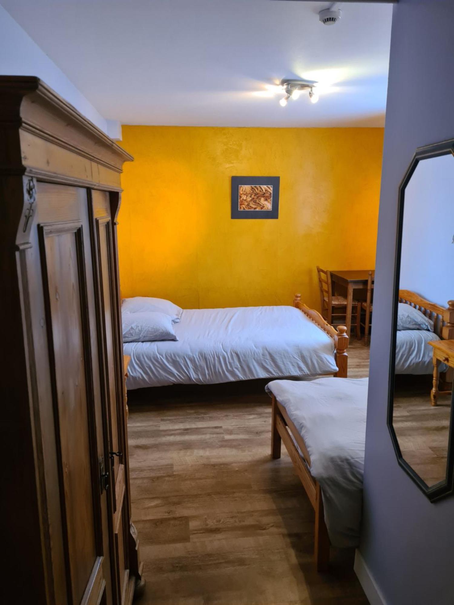 Hotel Saint Julien Aux Bois 外观 照片